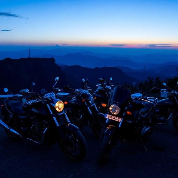 Rasso du dimanche au belvédère. 23 motos, un coucher de soleil, zéro chute.